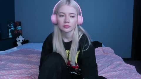 Snapshot of lillie_berry chatting on 05-23-26, 04:39 lillie_berry online show from 05-23-26, 04:39