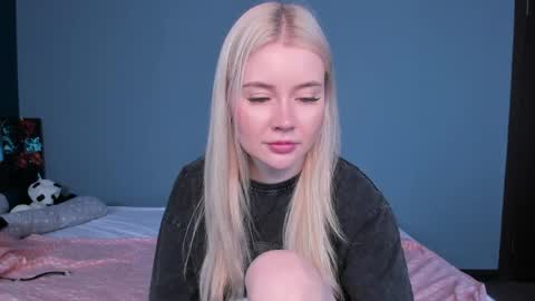 Snapshot of lillie_berry chatting on 05-30-26, 04:53 lillie_berry online show from 05-30-26, 04:53