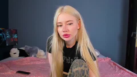 Snapshot of lillie_berry chatting on 06-24-26, 04:55 lillie_berry online show from 06-24-26, 04:55