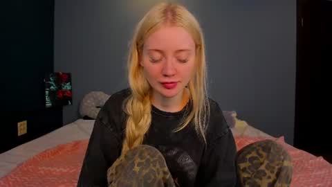 Snapshot of lillie_berry chatting on 07-12-26, 05:09 lillie_berry online show from 07-12-26, 05:09