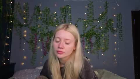 Snapshot of lillie_berry chatting on 07-21-26, 04:15 lillie_berry online show from 07-21-26, 04:15