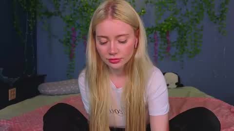 Snapshot of lillie_berry chatting on 07-24-26, 04:43 lillie_berry online show from 07-24-26, 04:43