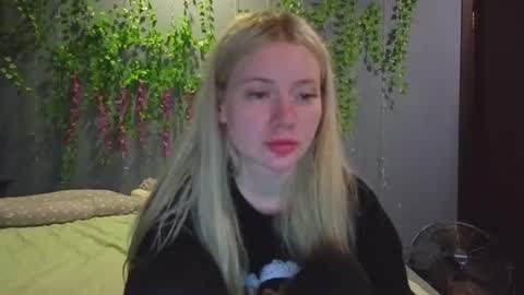 Snapshot of lillie_berry chatting on 07-25-26, 04:54 lillie_berry online show from 07-25-26, 04:54