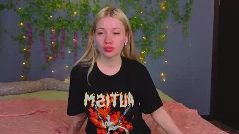 Snapshot of lillie_berry chatting on 07-26-26, 04:31 lillie_berry online show from 07-26-26, 04:31