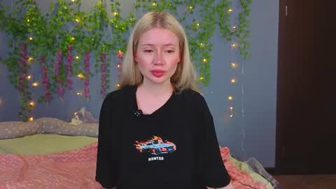 Snapshot of lillie_berry chatting on 07-30-26, 06:12 lillie_berry online show from 07-30-26, 06:12