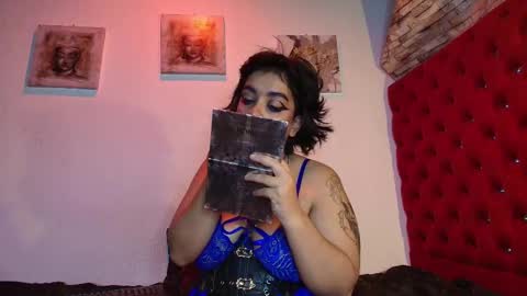 Snapshot of lillithsinclair_nom chatting on 02-19-26, 02:18 lillith online show from 02-19-26, 02:18