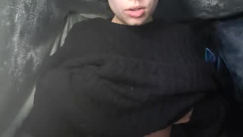 Snapshot of lilly49547 chatting on 12-12-24, 04:53 Lilly online show from 12-12-24, 04:53