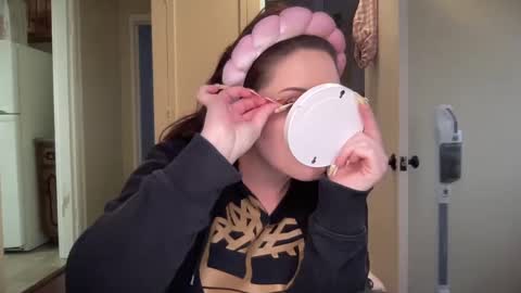 Snapshot of lilly_adams88 chatting on 02-19-25, 10:53 lilly_adams88 online show from 02-19-25, 10:53