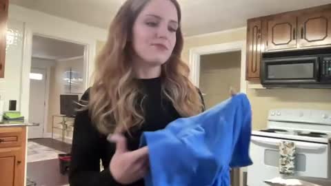 lilly_adams88 online show from 06-19-26, 08:01