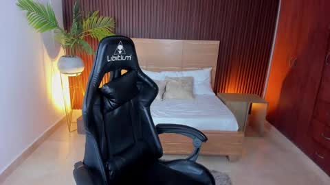 L I L L Y online show from 02-06-25, 11:26