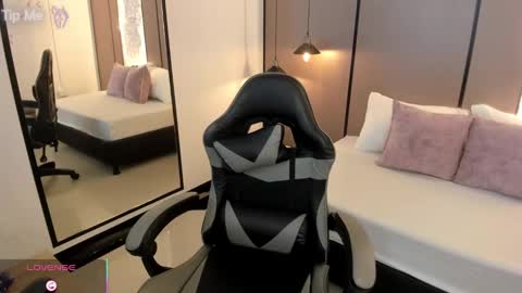 L I L L Y online show from 11-08-25, 12:16