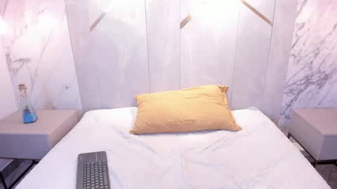 Snapshot of lilly_blear chatting on 02-05-25, 11:55 lilly online show from 02-05-25, 11:55