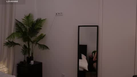 Lilly Colins online show from 01-13-25, 02:42