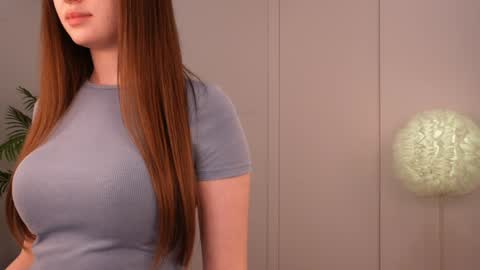 Lilly Colins online show from 01-26-25, 05:55