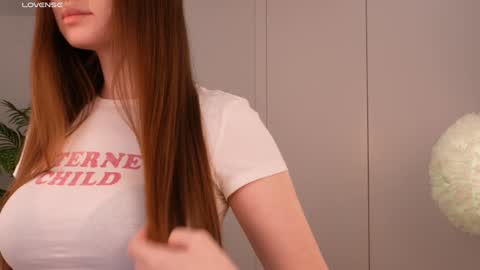 Lilly Colins online show from 01-29-25, 08:04