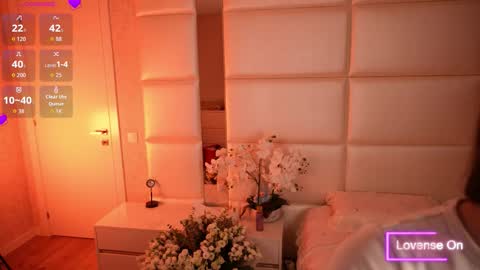 Lilly Colins online show from 10-10-25, 06:18