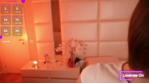 Lilly Colins online show from 10-24-25, 07:10