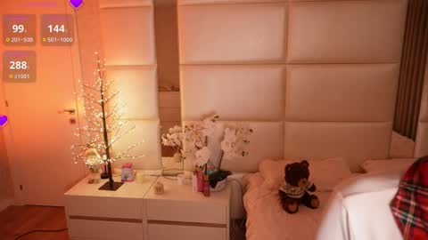 Lilly Colins online show from 03-09-26, 07:40