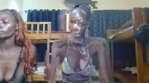 Snapshot of lilly_freak chatting on 09-09-25, 04:28 Des online show from 09-09-25, 04:28