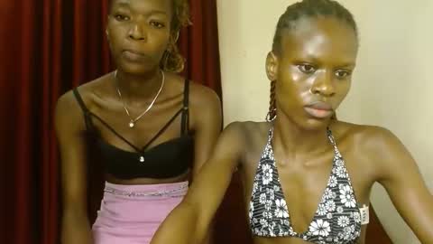 Snapshot of lilly_freak chatting on 09-18-25, 09:00 Des online show from 09-18-25, 09:00