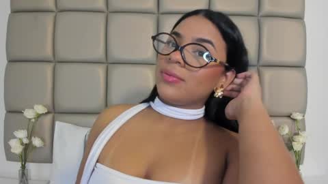 Snapshot of lilly_williamss chatting on 06-05-26, 06:52 Lilly online show from 06-05-26, 06:52