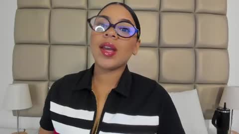 Snapshot of lilly_williamss chatting on 06-11-26, 04:10 Lilly online show from 06-11-26, 04:10