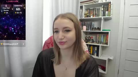 Snapshot of lillyfan_x chatting on 01-28-25, 04:29 LillyFan X online show from 01-28-25, 04:29