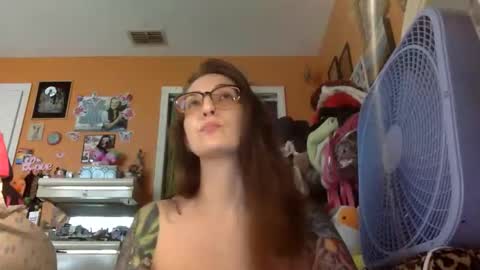 Snapshot of lillylushabae chatting on 05-18-26, 07:31 hi guys im back on here 3 online show from 05-18-26, 07:31