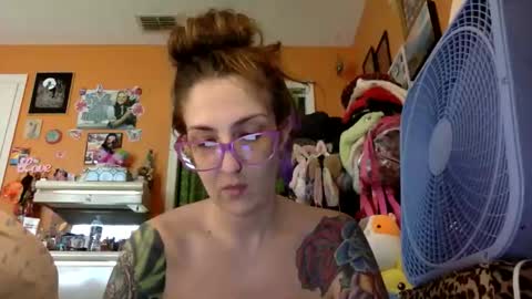 Snapshot of lillylushabae chatting on 05-21-26, 06:48 hi guys im back on here 3 online show from 05-21-26, 06:48