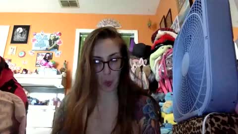 Snapshot of lillylushabae chatting on 05-28-26, 05:43 hi guys im back on here 3 online show from 05-28-26, 05:43