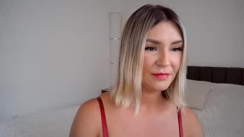 Snapshot of lillylux1993 chatting on 02-15-26, 08:49 Lilly Lux online show from 02-15-26, 08:49