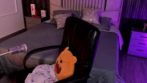 Lilly Ortiz online show from 11-07-25, 07:58