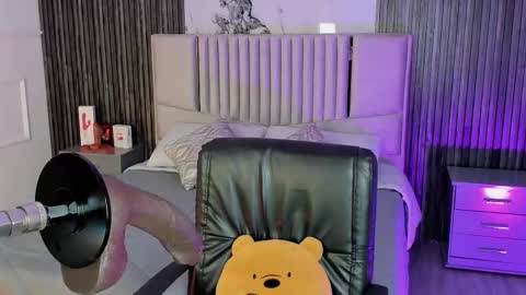 Lilly Ortiz online show from 12-13-25, 08:47