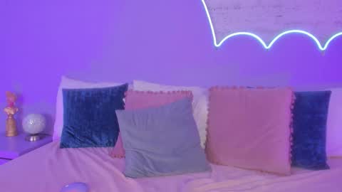 Lilou online show from 11-08-25, 12:05