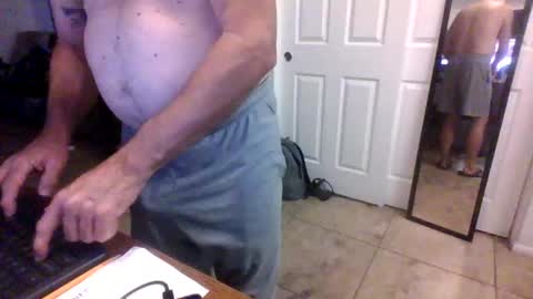 Snapshot of lilpackage69 chatting on 12-02-25, 02:06 lilpackage69 online show from 12-02-25, 02:06