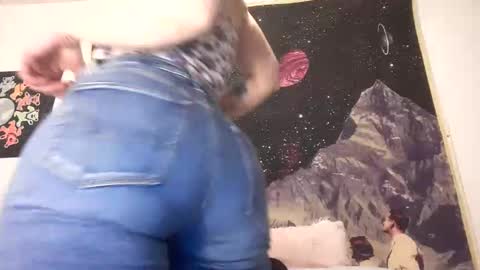 Snapshot of lilsirenluna chatting on 03-08-26, 12:41 Luna online show from 03-08-26, 12:41