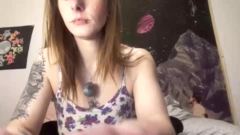 Snapshot of lilsirenluna chatting on 03-08-26, 02:04 Luna online show from 03-08-26, 02:04