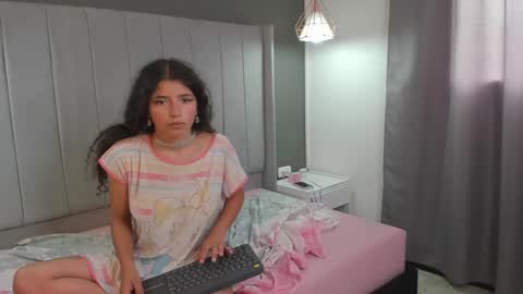 lily_cherry0 online show from 03-06-25, 05:00
