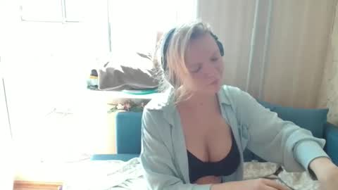 Snapshot of lily_dollyx chatting on 09-10-25, 10:04 Lily dollyx online show from 09-10-25, 10:04