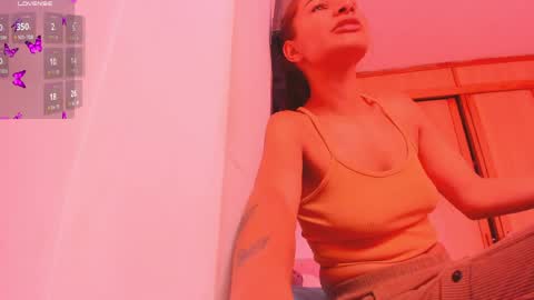 Snapshot of lily_evil chatting on 03-29-26, 05:13 online show from 03-29-26, 05:13