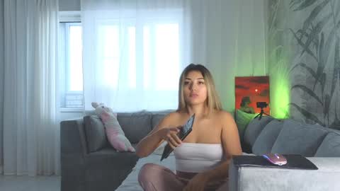 Lily online show from 02-07-25, 07:40