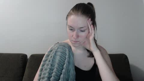 lily_love_x online show from 04-29-26, 11:00