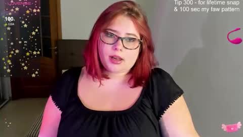 Snapshot of lily_lu_one chatting on 09-24-25, 10:24 Elina online show from 09-24-25, 10:24