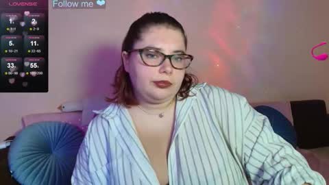 Snapshot of lily_lu_one chatting on 10-09-25, 09:57 Elina online show from 10-09-25, 09:57