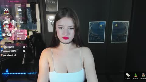 Snapshot of lily_moonlight chatting on 12-28-24, 10:58 Lily online show from 12-28-24, 10:58
