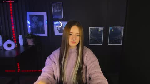 Snapshot of lily_moonlight chatting on 12-30-24, 11:26 Lily online show from 12-30-24, 11:26