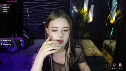 Snapshot of lily_moonlight chatting on 01-15-25, 05:05 Lily online show from 01-15-25, 05:05