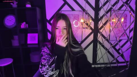 Snapshot of lily_moonlight chatting on 01-23-25, 07:32 Lily online show from 01-23-25, 07:32