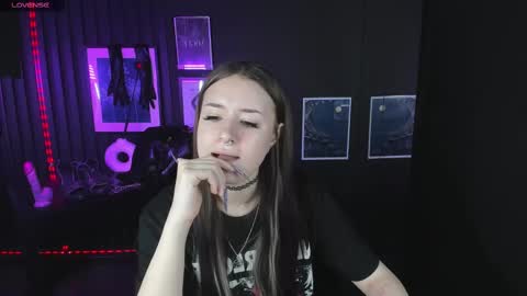 Snapshot of lily_moonlight chatting on 02-13-25, 07:56 Lily online show from 02-13-25, 07:56