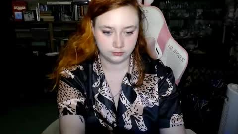 Snapshot of lily_shamy chatting on 09-30-25, 06:02 Alice online show from 09-30-25, 06:02